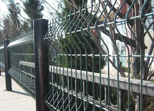 河北三角折彎護欄網 價格、廠家與選購指南